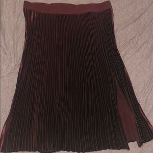 Pleated skirt-burgundy